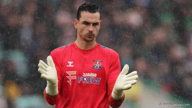 Goalkeeper Roos departs Notts County