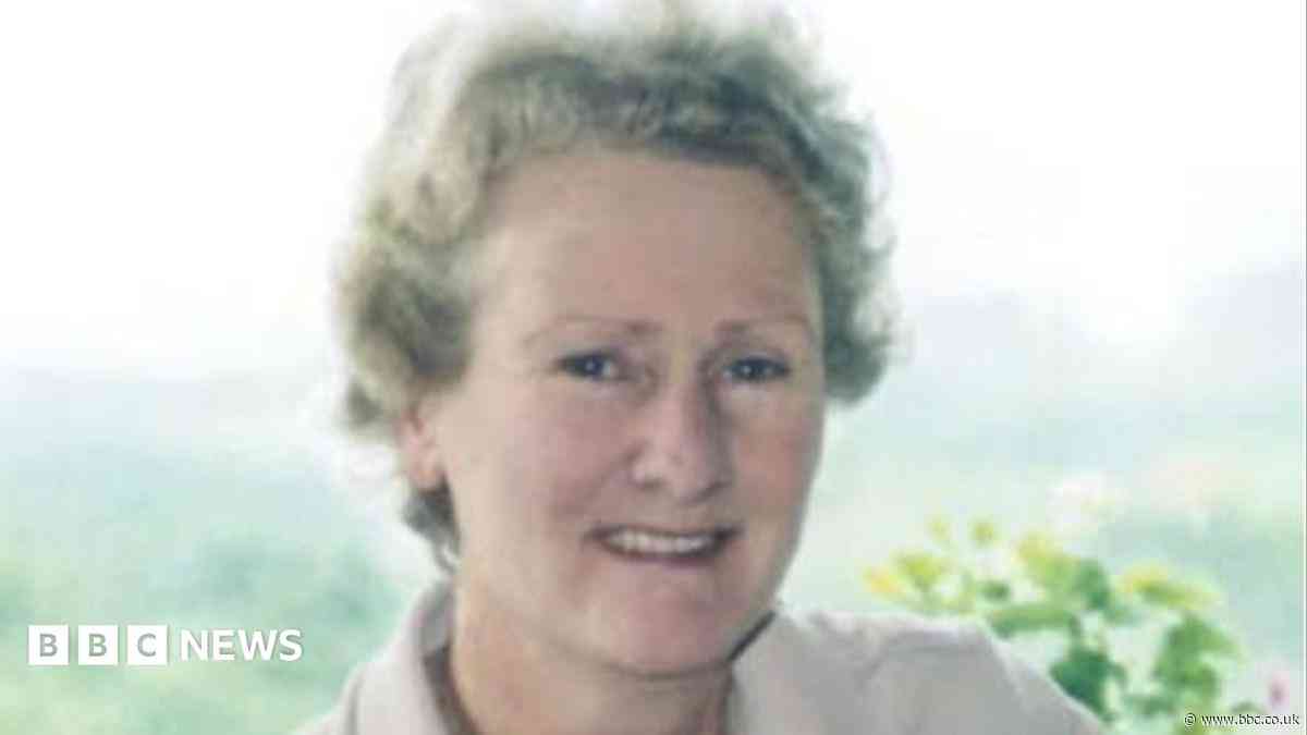 Four arrested over woman's murder 32 years ago