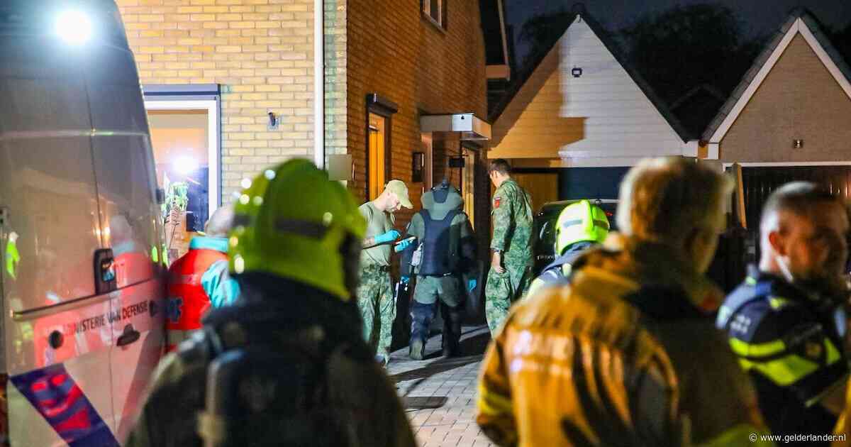 Grote inzet van hulpdiensten in Lunteren na vondst zwaar illegaal vuurwerk bij woning
