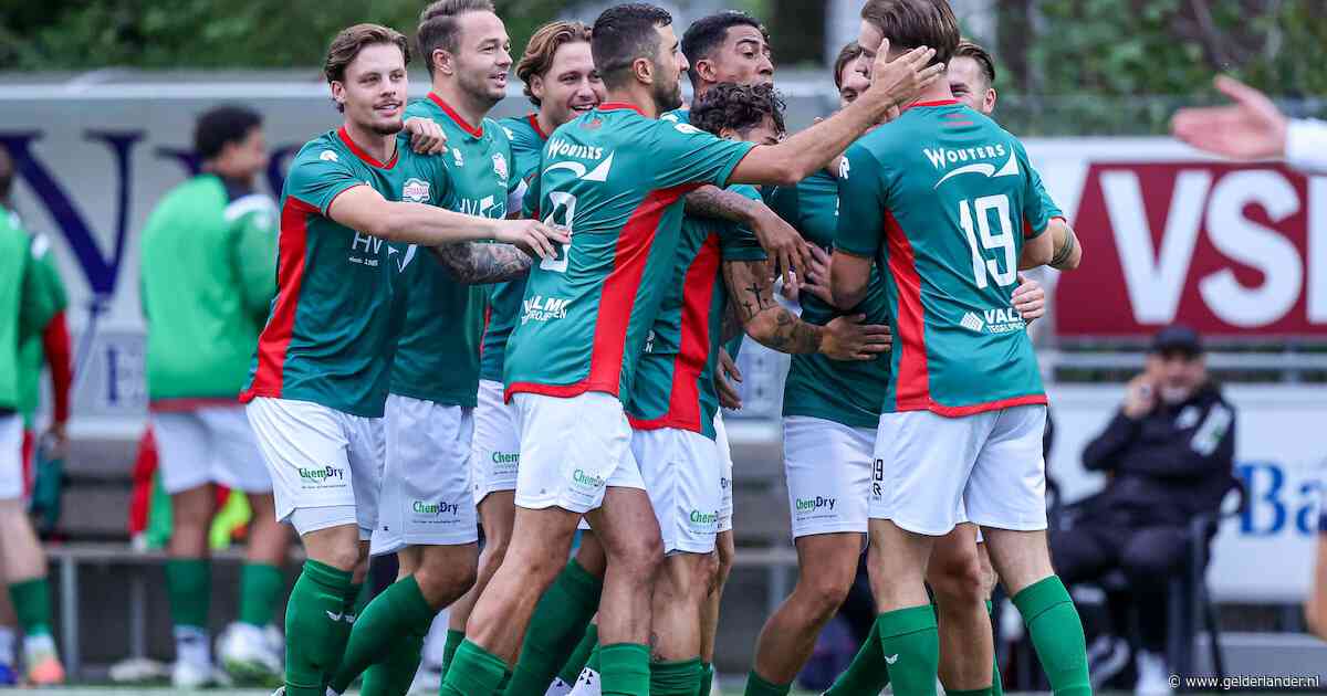 KNVB-beker: Germania stunt na strafschoppen • DOVO ontsnapt in Friesland • Kansloze missie voor Bennekom