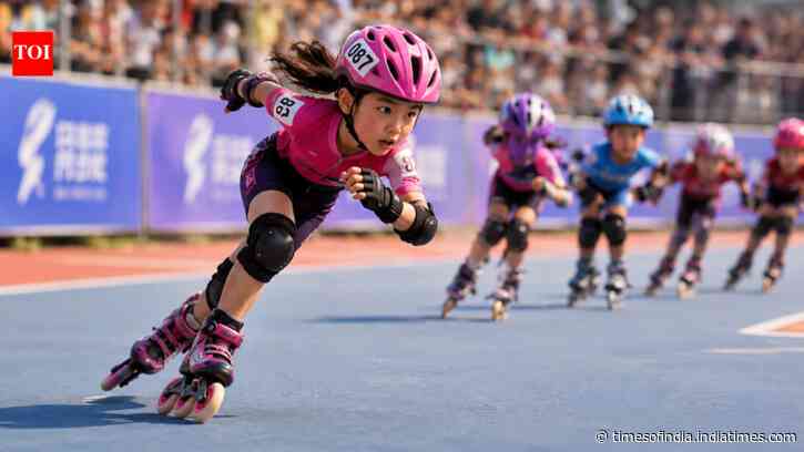 7-year-old girl falls at the start of a roller-skating race, then does the unthinkable