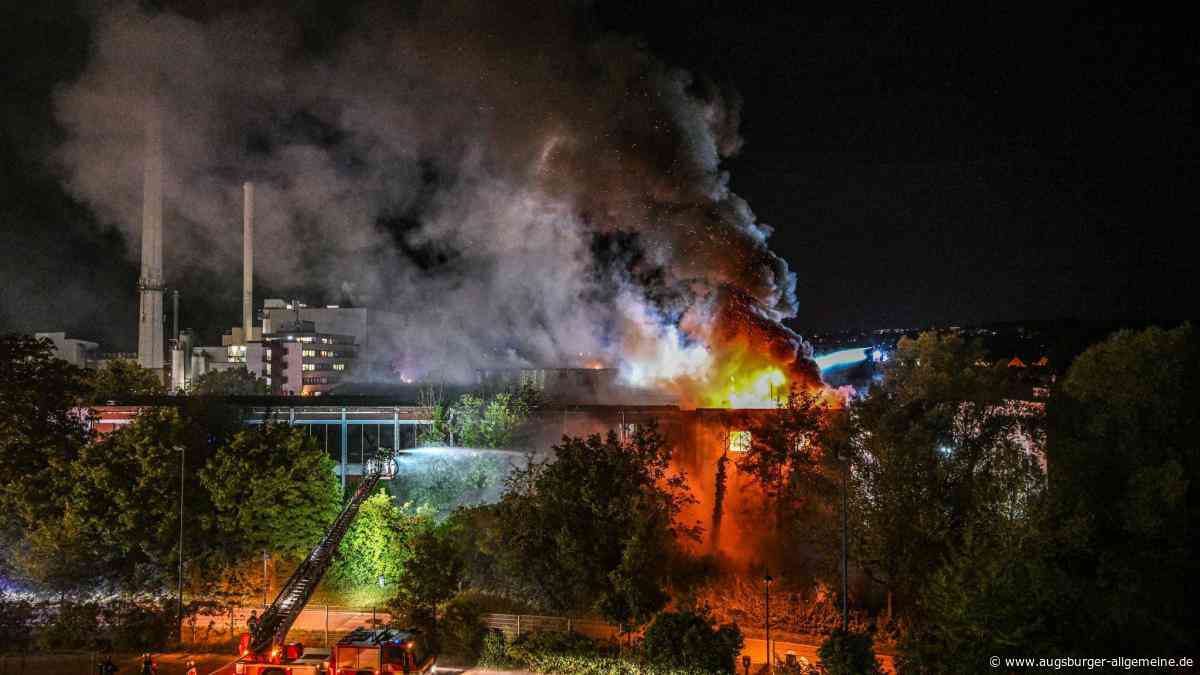 Großbrand in Ulm: Schwarzer Rauch und 250.000 Schaden