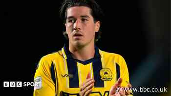 Harrogate sign Torquay defender Dreyer