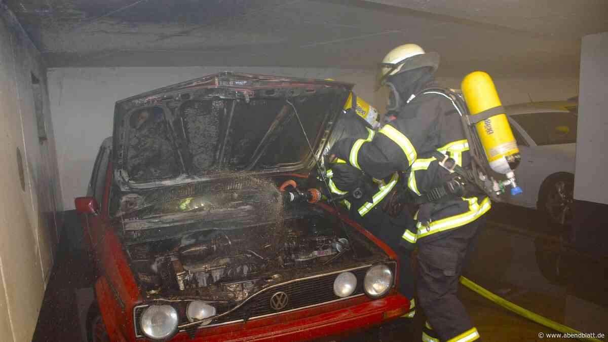 VW Golf in Tiefgarage in Neuallermöhe in Flammen – Rauch dringt in Wohnungen