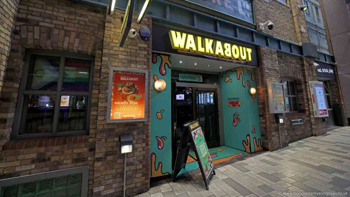 WKD thug erupts in fury at Manchester Walkabout bouncer's refusal as he launches sudden, vicious attack