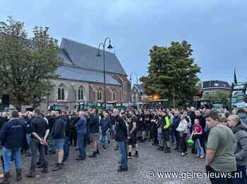 Grote groep agrariërs trekt met tractoren naar Markt in Winterswijk