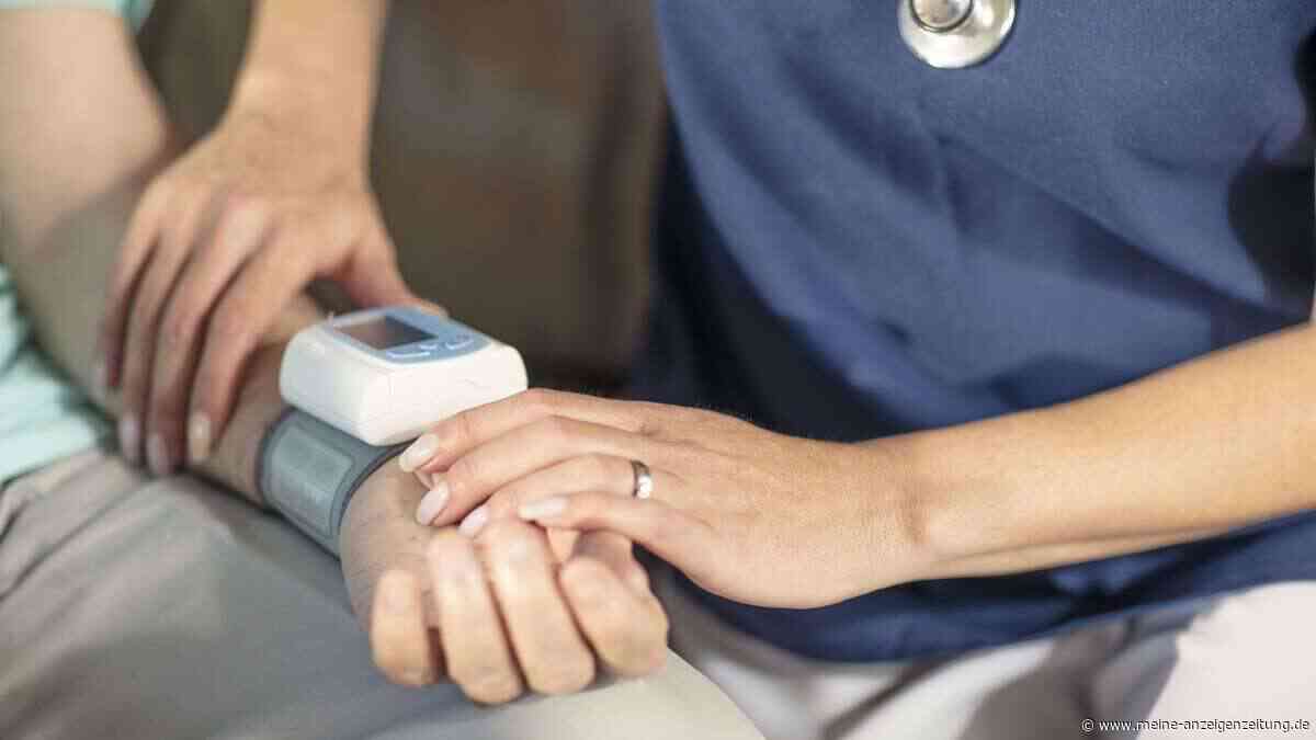Bluthochdruck im Alter: Wer ihn konsequent senkt, erkrankt seltener an Demenz