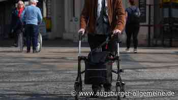 Unfall beim Ausparken: Senior übersieht eine Frau mit Rollator