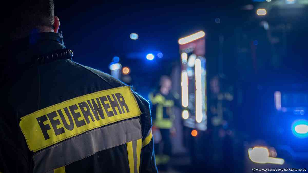 Rauch verursacht Feuerwehreinsatz in Flechtorf: Rettungsdienst behandelt Bewohner