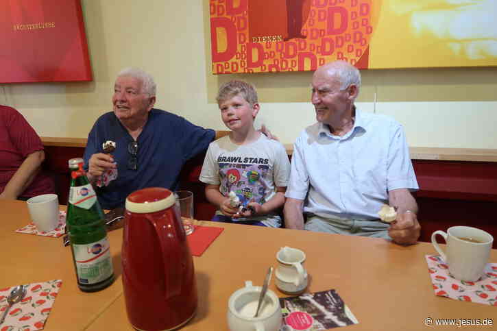 Generationen verbinden: „Coole Alte“ und mutige Kids