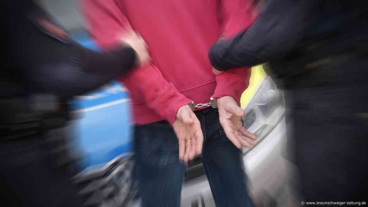 Fahrscheinkontrolle eskaliert: Polizei nimmt Mann mit Messer in Hannover fest