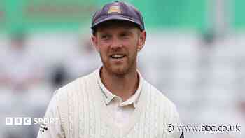 Porter stars as Essex restrict Sussex batters