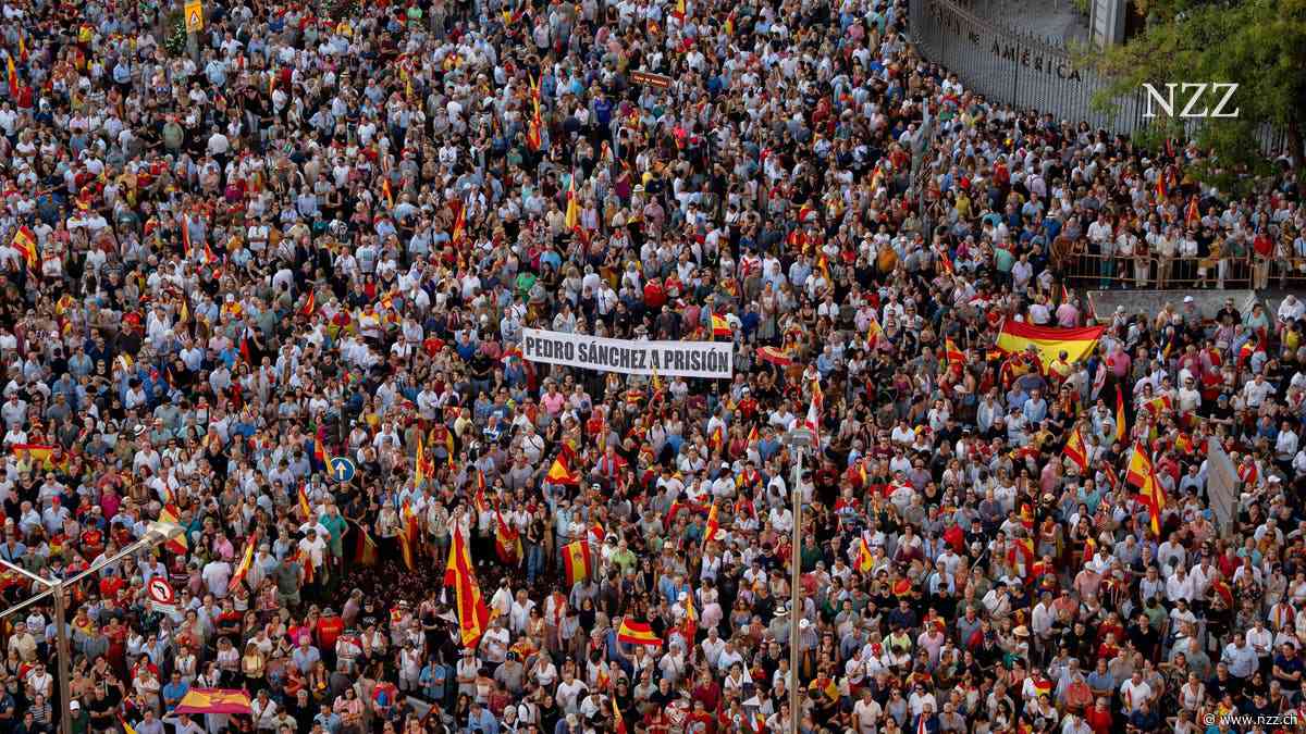 «Ceuta verkauft sich nicht, Ceuta ergibt sich nicht» – Zehntausende Menschen gingen in Spanien für Ceuta auf die Strasse