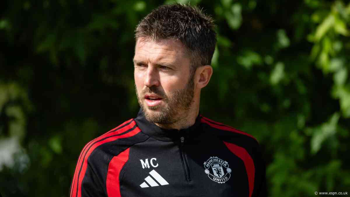 Carrick: I don't play midfield in United training