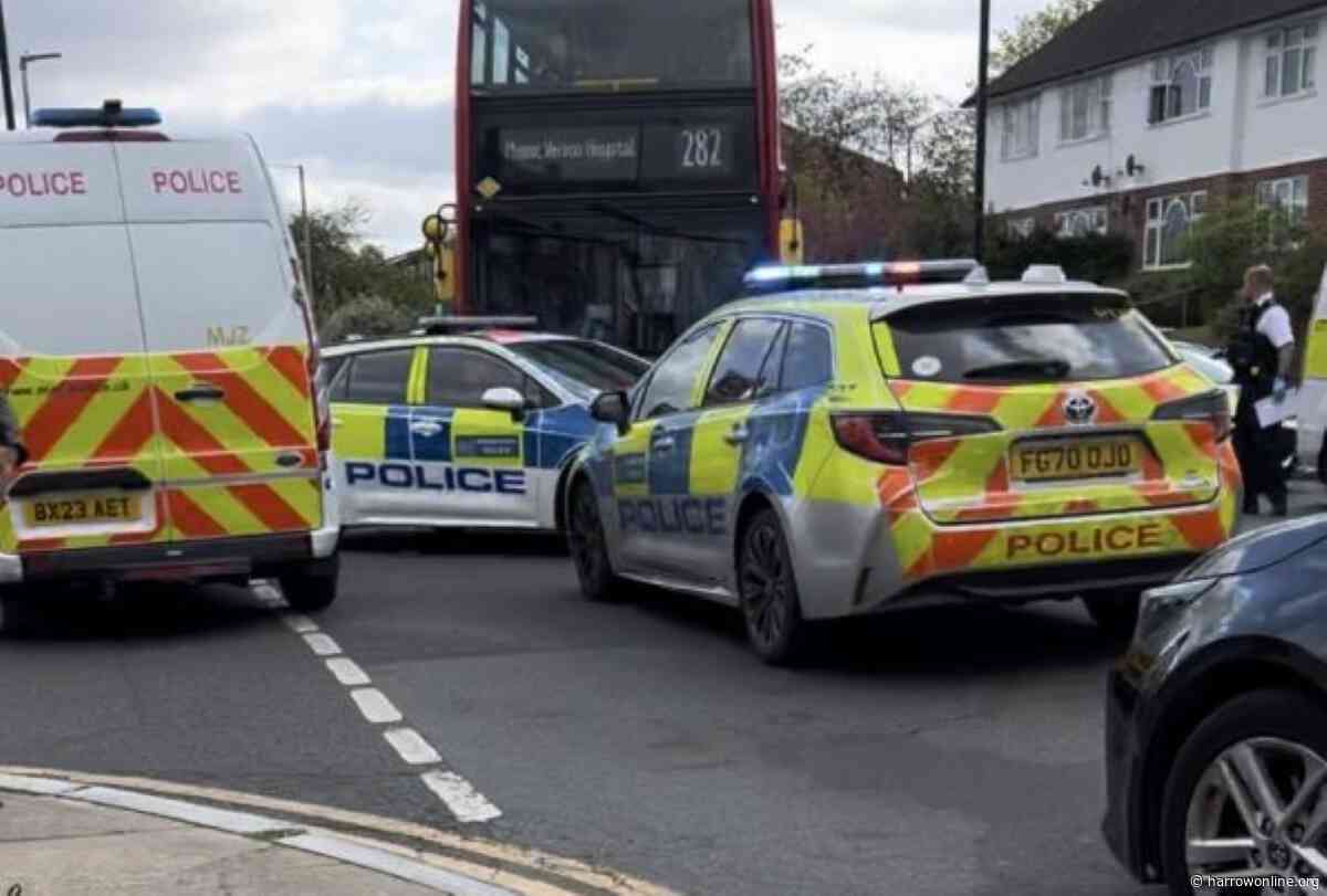 Police investigate robbery on Metropolitan Line at Northwood Hills