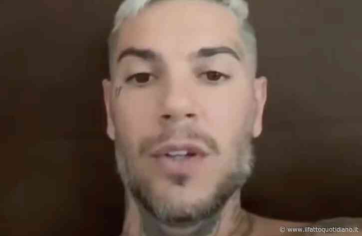 “Sembrate zozzoni. Andate in giro con i Rolex, avete posizione di rilevo nella società ma avete i denti come nel Trono di spade, tutti marroni, gialli”: così Emis Killa