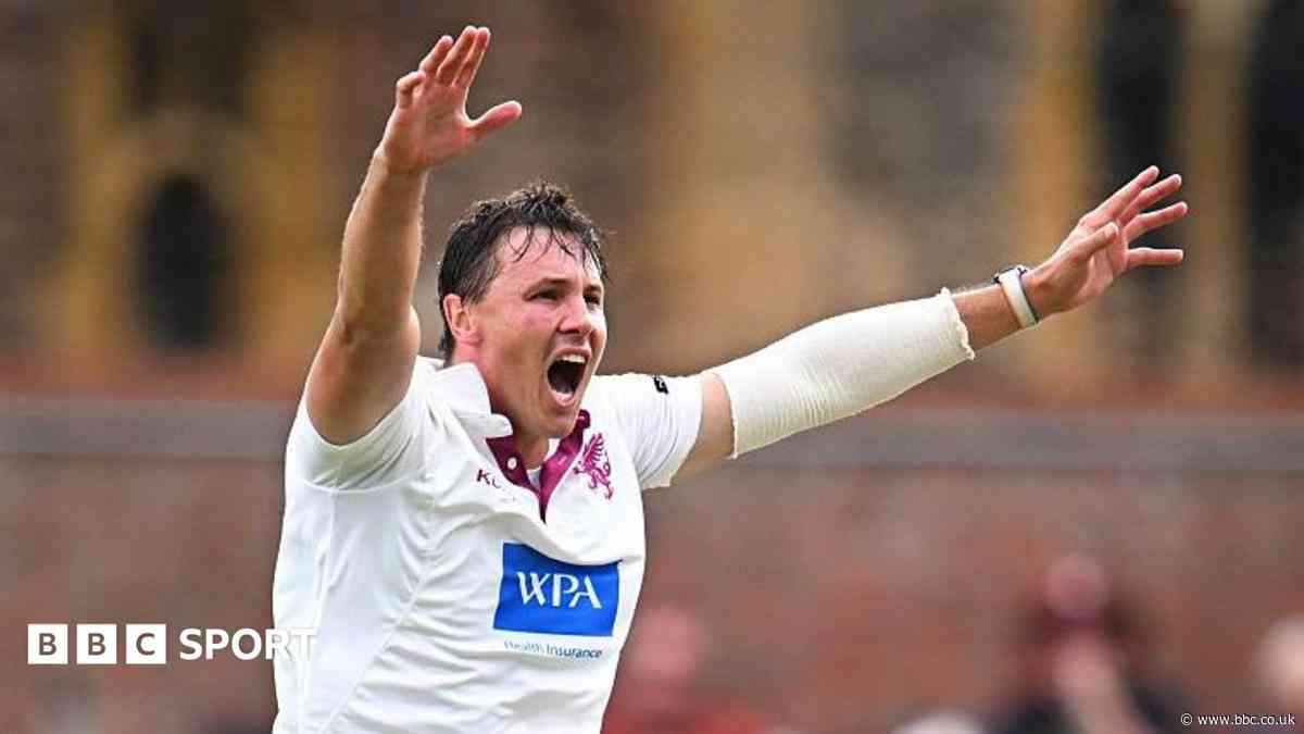 Title-chasing Somerset punish Glamorgan on day one