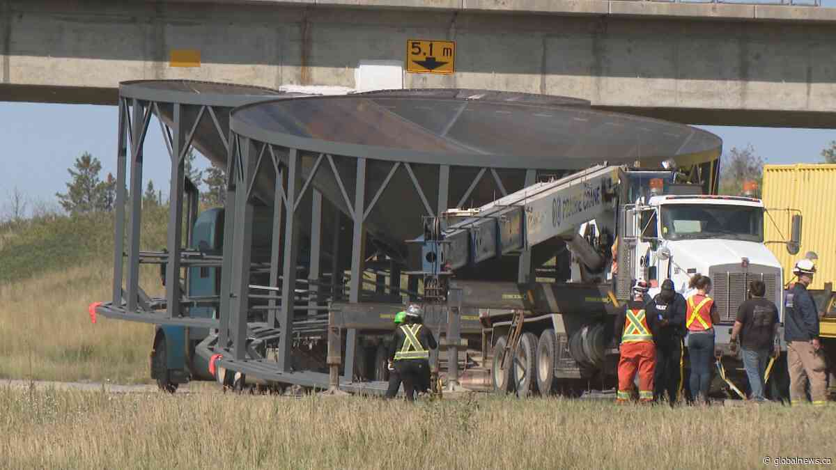 Saskatchewan sees another overpass strike near Borden Bridge