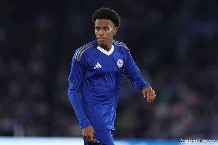 Manchester United transfer stalling could allow Arsenal back in