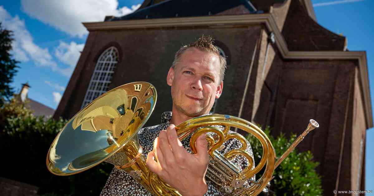 Vier miljoen bezoekers zagen hem amper, maar nu staat Soldaat van Oranje-muzikant Erik Rozendom zelf op het podium