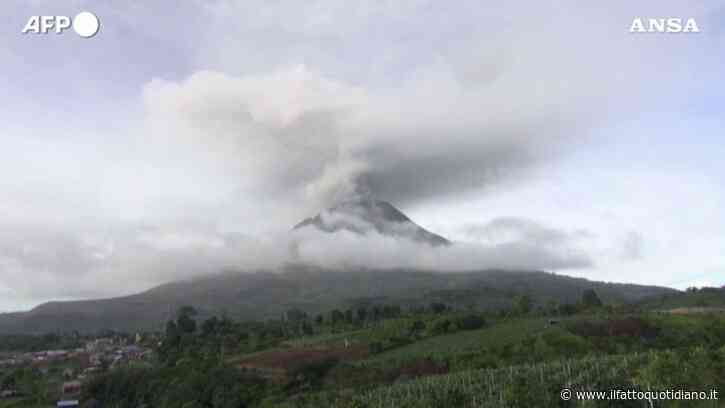 Indonesia, erutta il vulcano Sinabung: centinaia di sfollati. La cenere sui terreni agricoli minaccia i raccolti