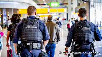 Man (18) met vuurwapen en munitie aangehouden op Schiphol