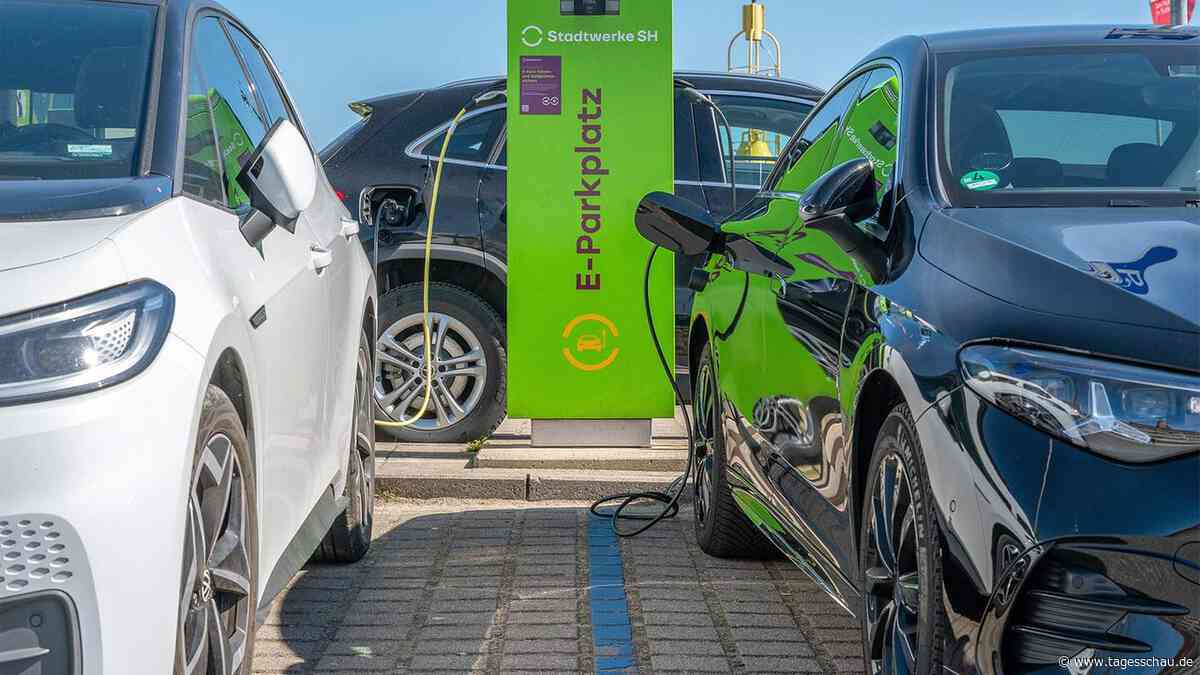 Immer mehr neue Autos fahren elektrisch