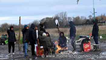 Schleuser attackiert BBC-Journalisten nahe Calais: Kameramann von Steinwurf am Auge getroffen