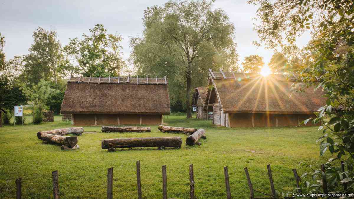 Ein Mitmachprogramm im Steinzeitdorf und eine Entdeckungsreise im Rochlhaus