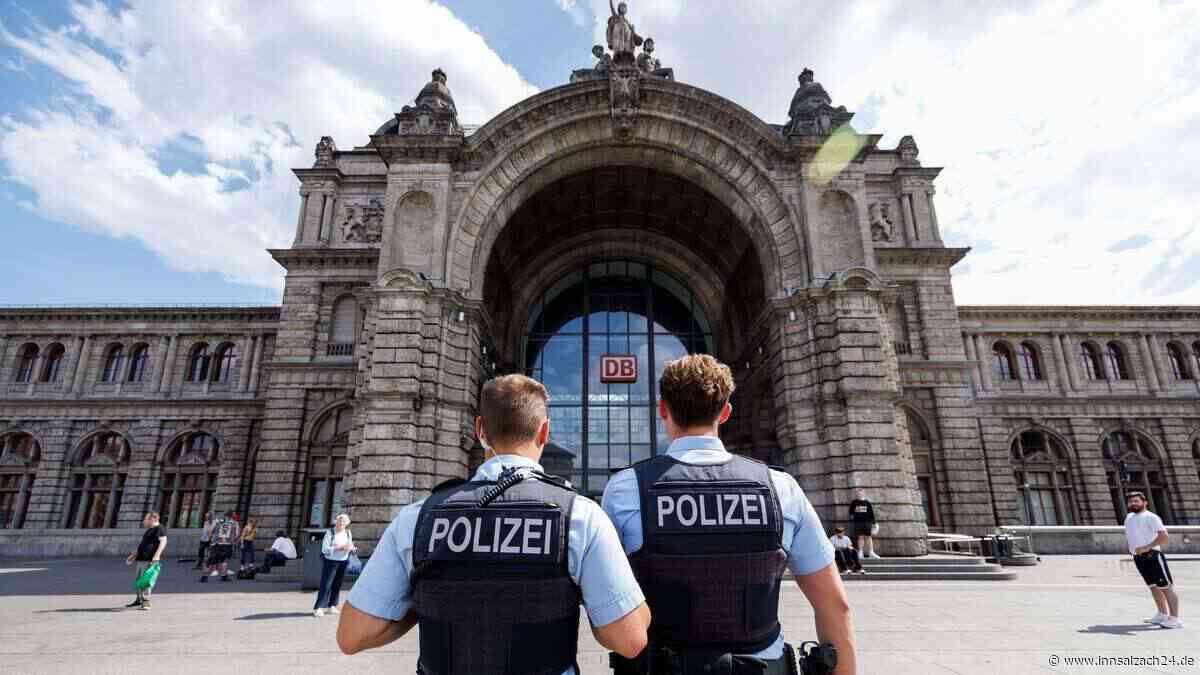 Furchtbare Tat in Bayern: Mädchen (14) mutmaßlich von Jugendlichen in Park vergewaltigt