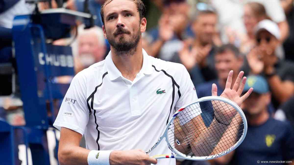 Daniil Medvedev woest na bizarre ’vogelstoring’ bij US Open: ’Dit is de meest ridicule beslissing ooit’