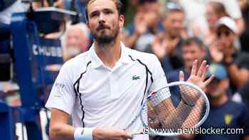 Daniil Medvedev woest na bizarre ’vogelstoring’ bij US Open: ’Dit is de meest ridicule beslissing ooit’