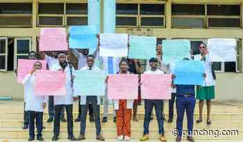 PHOTOS: LAUTECH hospital resident doctors protest over unpaid arrears, understaffing