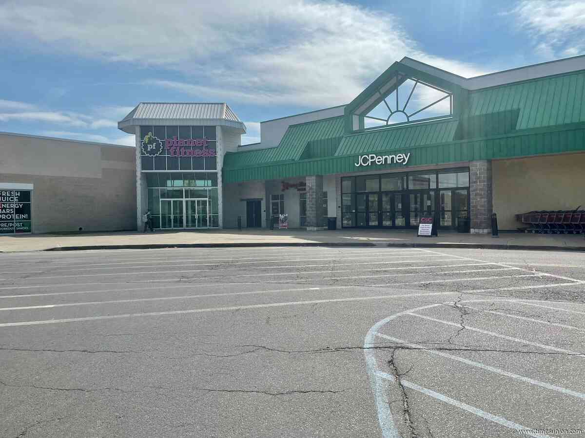 Woman accused of reporting Wilton Mall shooter to distract police
