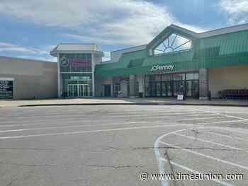 Woman accused of reporting Wilton Mall shooter to distract police