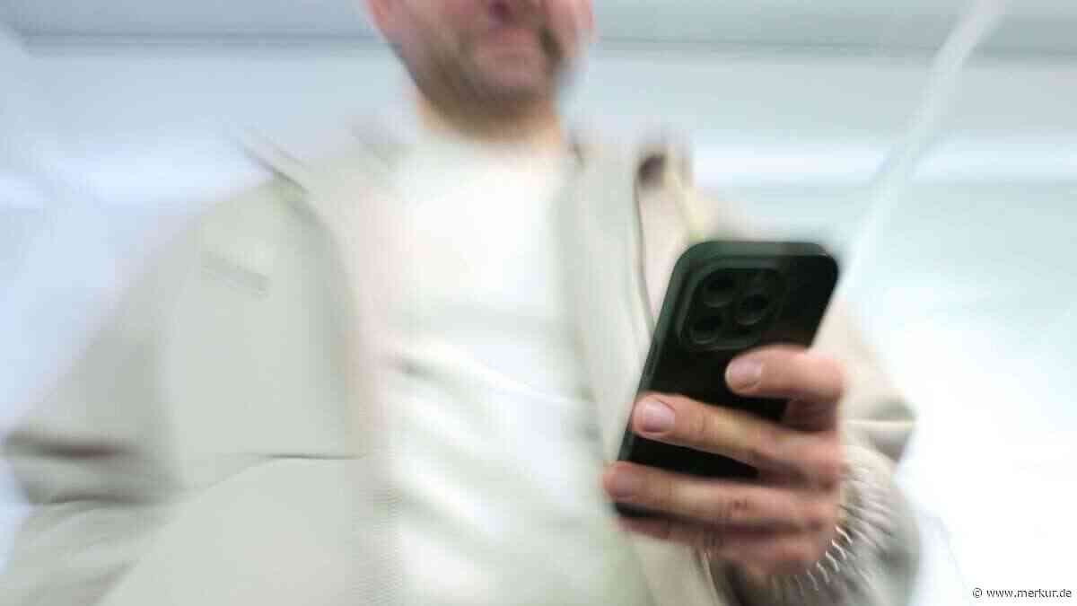 Wutausbruch bei Sitzung: Taiwanesischer Politiker wirft Handy nach Assistenten