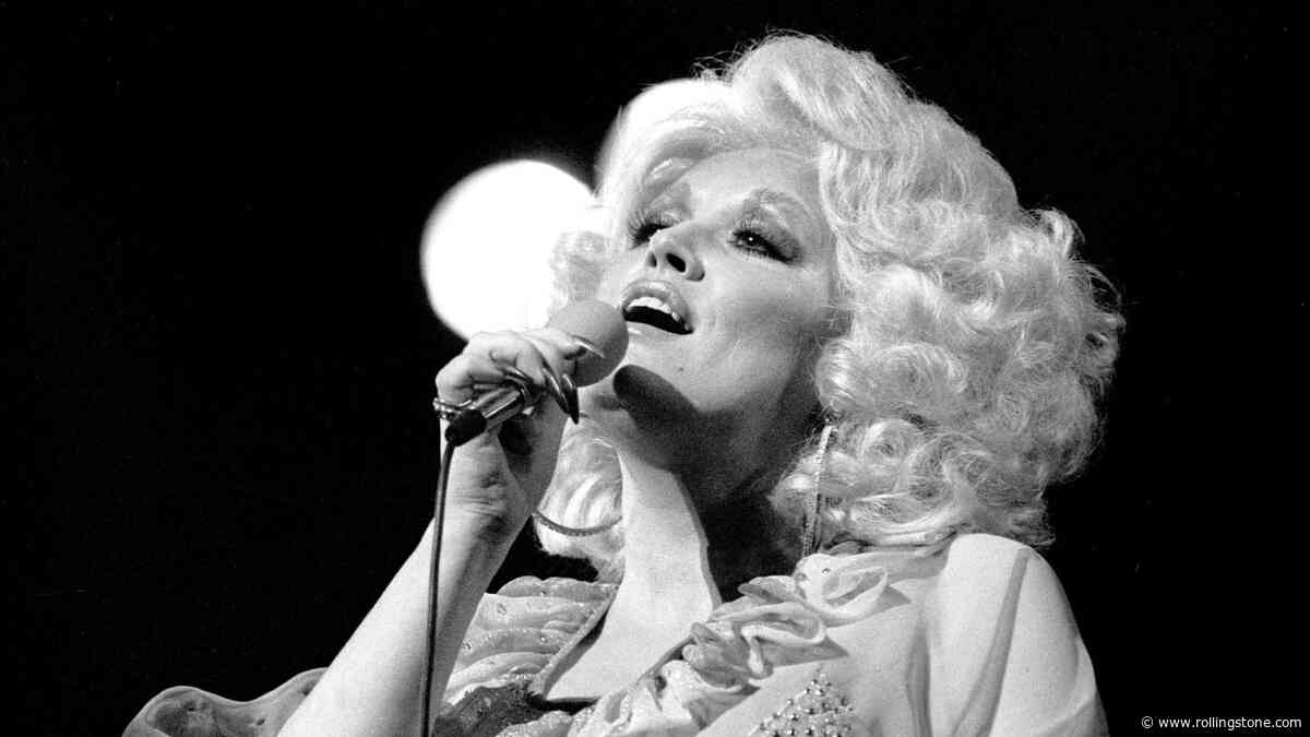 I’m the Daughter of Immigrants. I See Dolly Parton in the Women Who Raised Me
