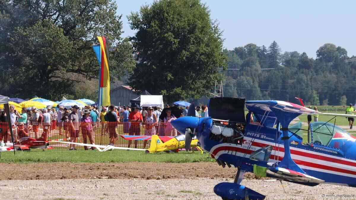 Kunstflüge, Feuerwerk und Wiesn-Band: Tausende Besucher bei Flugplatzfest erwartet