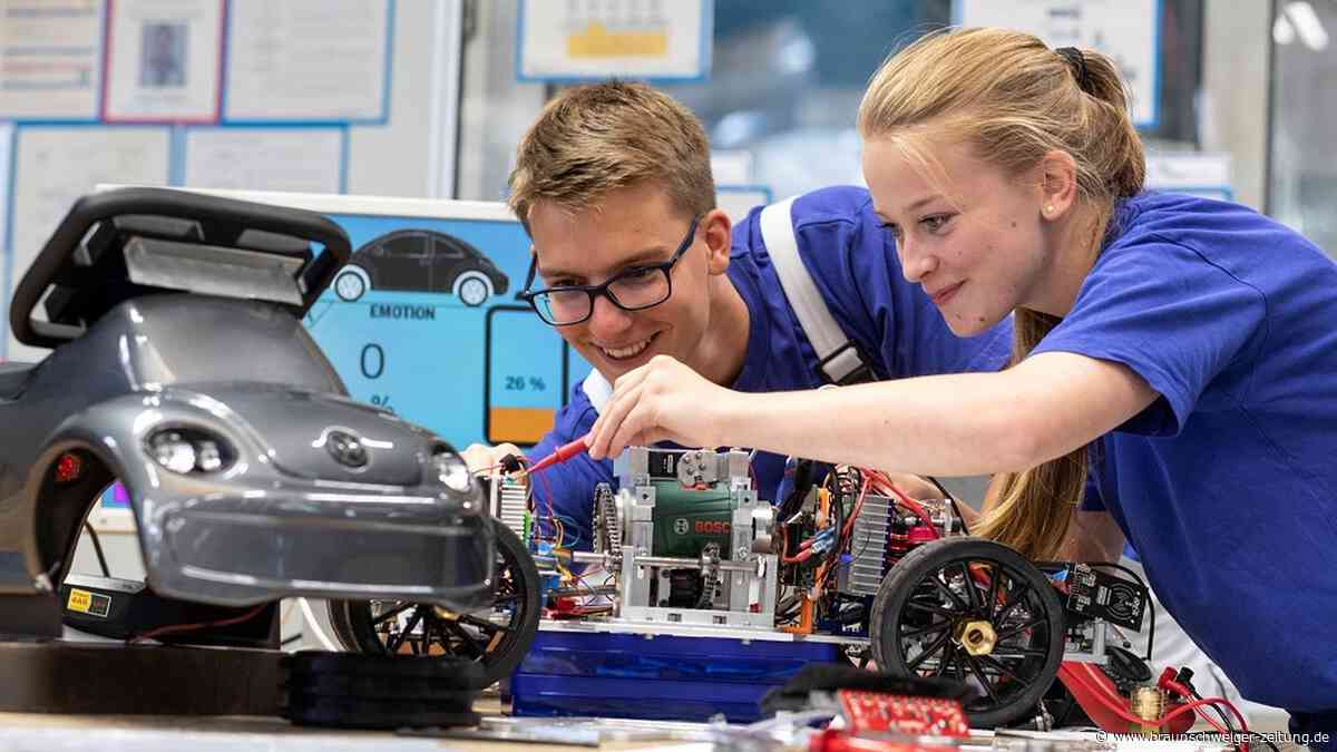 Kleinster VW-Azubi-Jahrgang seit Jahren startet ins Berufsleben