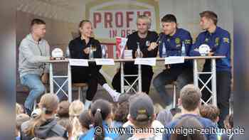 Eintracht-Profis und Nationalspielerin müssen in Braunschweig Rede und Antwort stehen