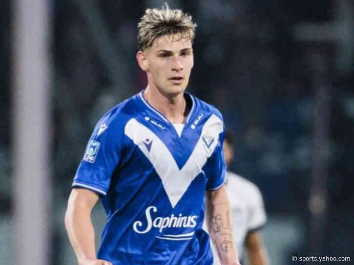 What a story! Journalist commentates as his son takes to the pitch 🇦🇷