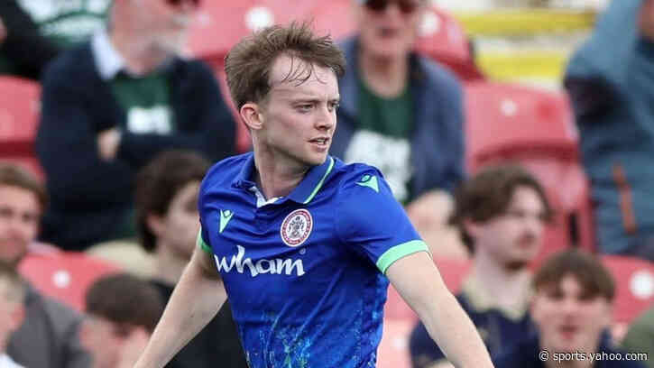 Fylde sign Chesterfield's Butterfield on loan