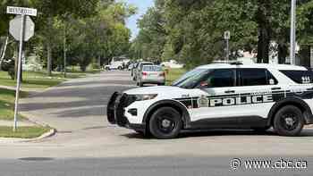 Officers in standoff with possibly armed people in Westwood area, Winnipeg police say