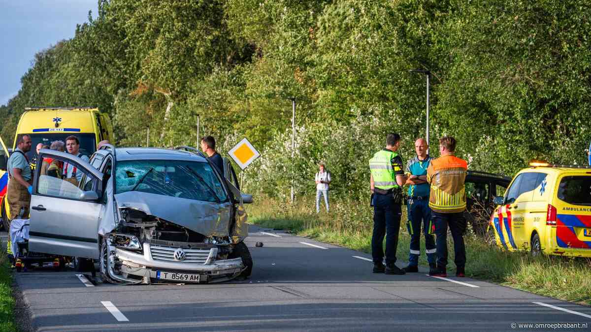 Botsing met meerdere gewonden in Fijnaart, traumahelikopter geland