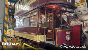 Heritage trams return 'hopeful' for light trail