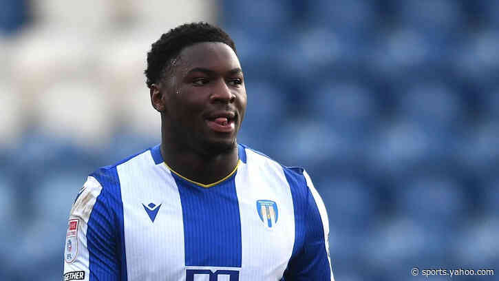 Huddersfield sign former Colchester striker Tovide