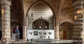 Voor de eerste expositie in Zwaluwse kerk moest eigenaar Jean-Michel zijn hoogtevrees overwinnen