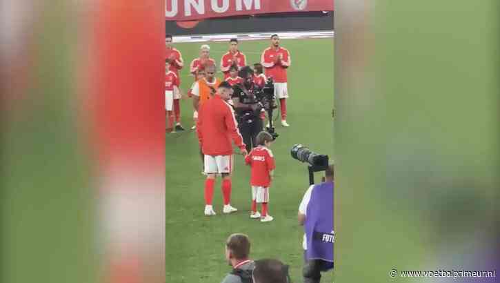 Kippenvel: droom van zieke Benfica-fan (6) komt uit, publiek geeft staande ovatie