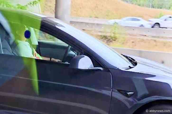 VIDEO: Tesla driver fined for allegedly sleeping in moving car on highway in Langley
