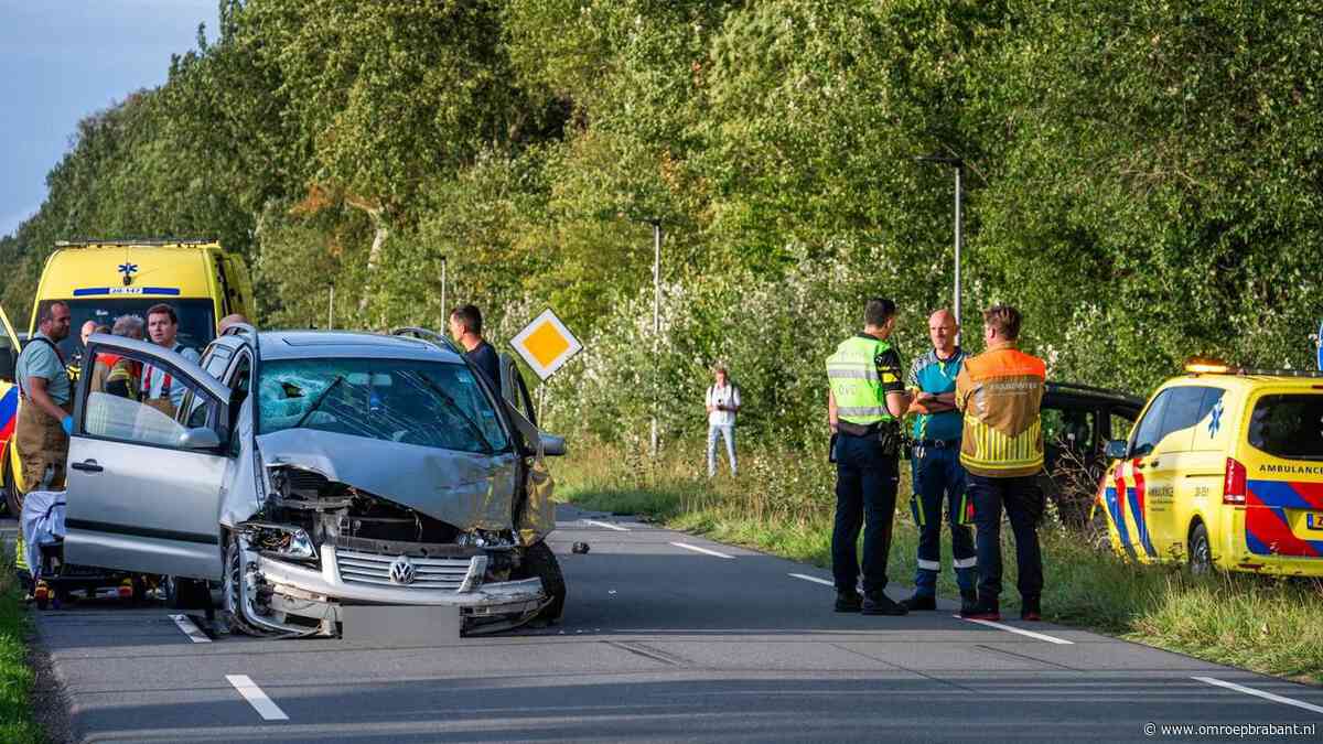 Bestuurder zwaargewond bij ernstige botsing in Fijnaart